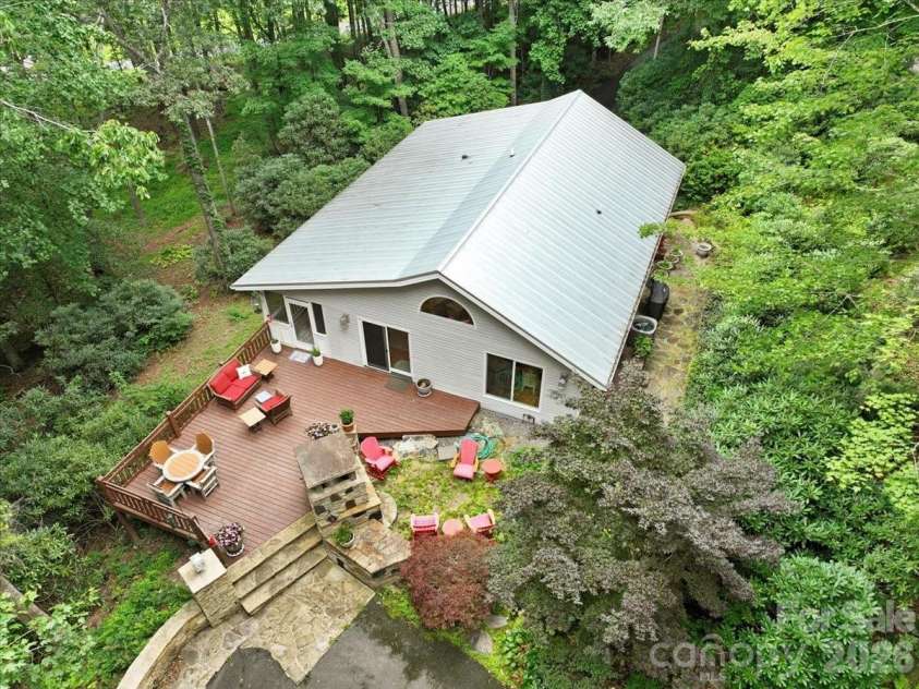 30 Kalmia Cove, Burnsville, NC 28714.  MLS# CAR4405534, YatesRealty ID 43568. 
