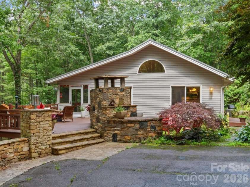 30 Kalmia Cove, Burnsville, NC 28714.  MLS# CAR4405534, YatesRealty ID 43568. 