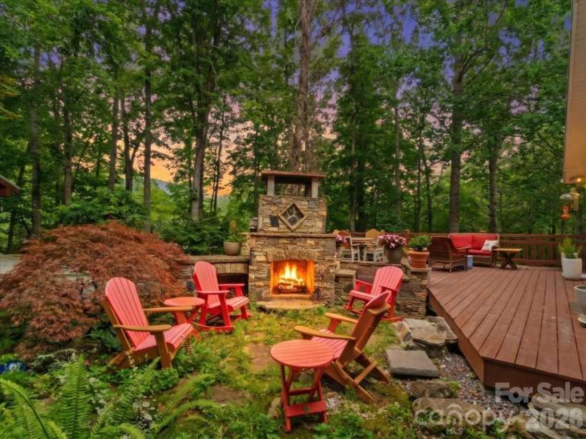 30 Kalmia Cove, Burnsville, NC 28714.  MLS# CAR4405534, YatesRealty ID 43568. 