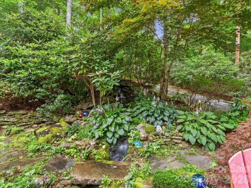 30 Kalmia Cove, Burnsville, NC 28714.  MLS# CAR4405534, YatesRealty ID 43568. 