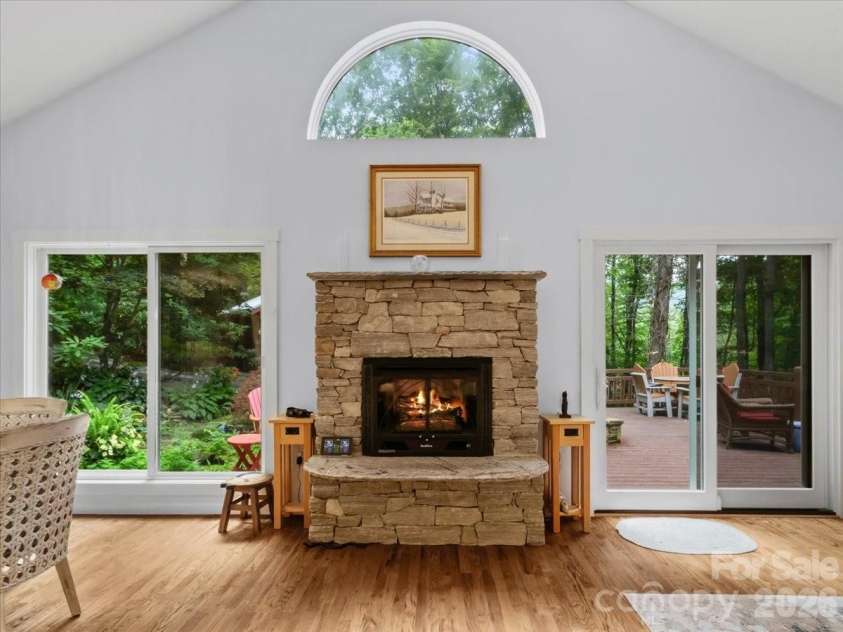 30 Kalmia Cove, Burnsville, NC 28714.  MLS# CAR4405534, YatesRealty ID 43568. 