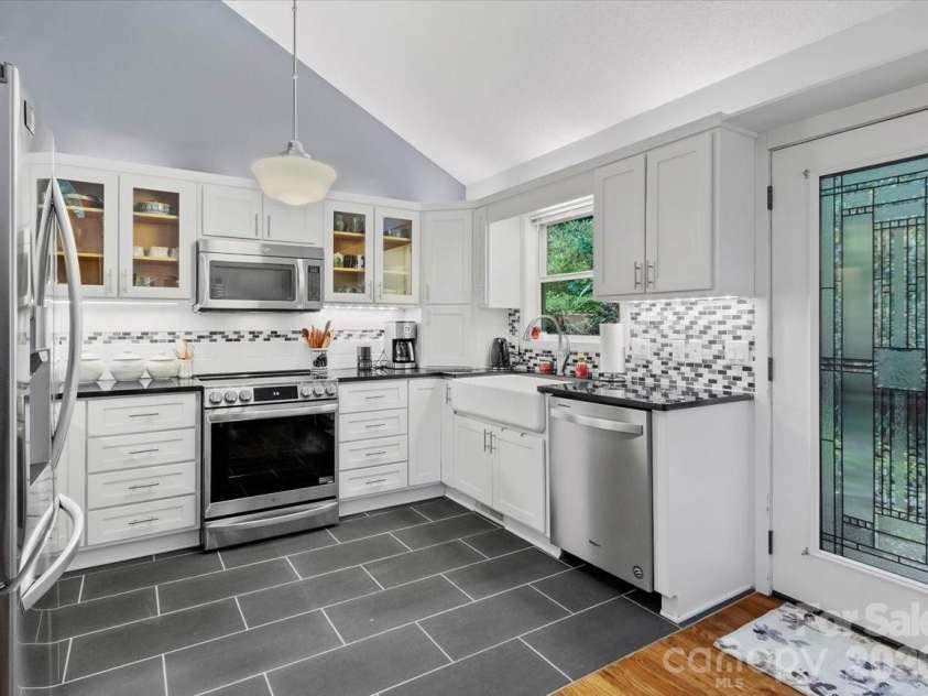 30 Kalmia Cove, Burnsville, NC 28714.  MLS# CAR4405534, YatesRealty ID 43568. 