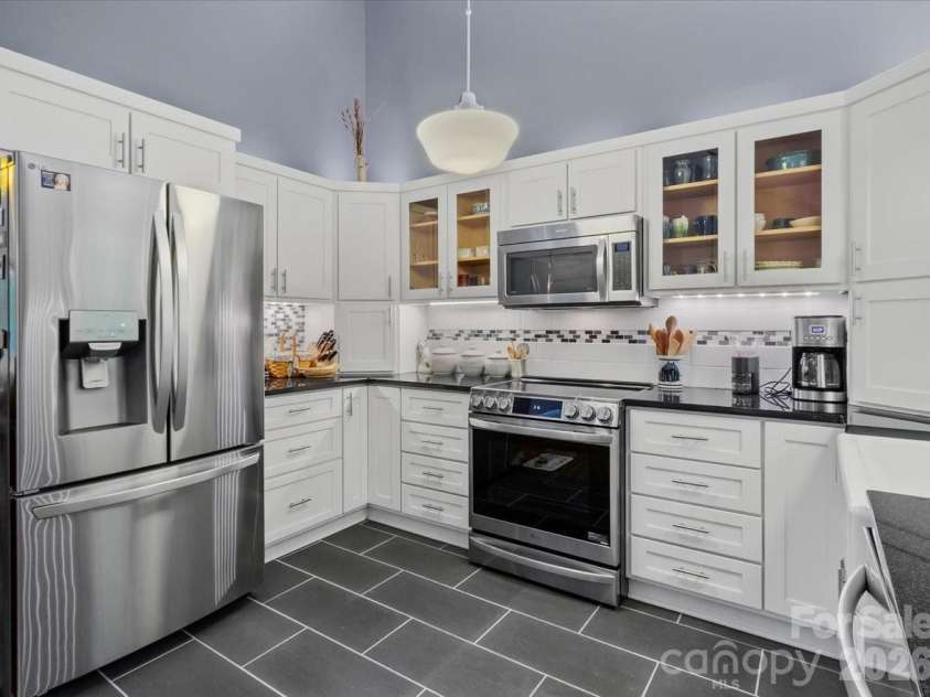 30 Kalmia Cove, Burnsville, NC 28714.  MLS# CAR4405534, YatesRealty ID 43568. 