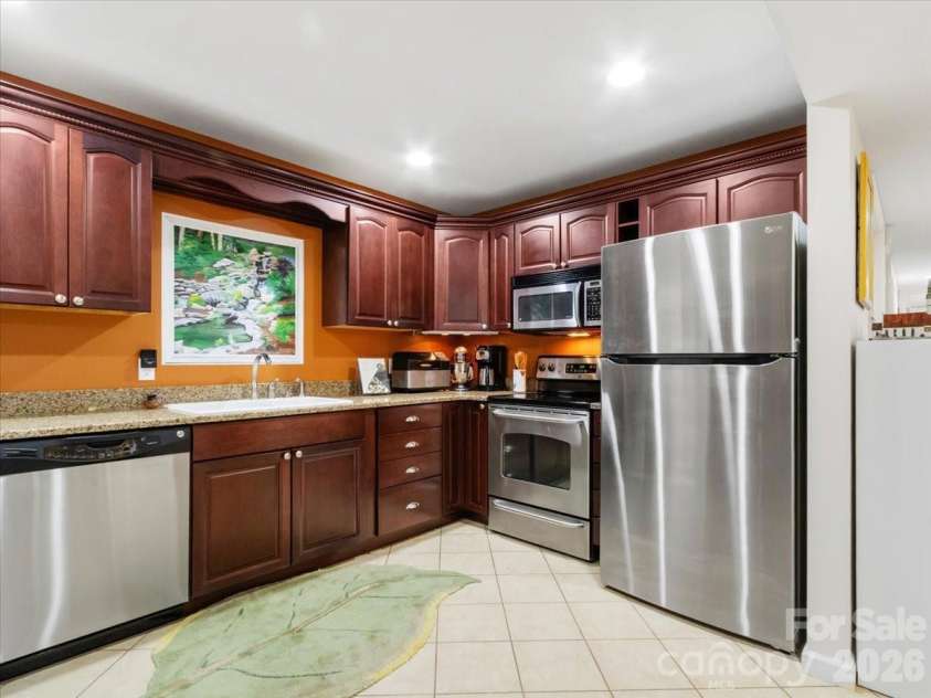 30 Kalmia Cove, Burnsville, NC 28714.  MLS# CAR4405534, YatesRealty ID 43568. 