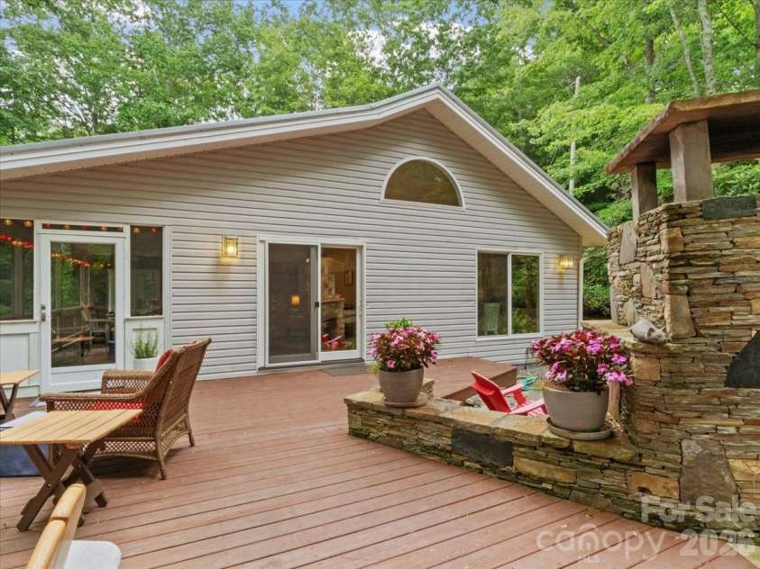 30 Kalmia Cove, Burnsville, NC 28714.  MLS# CAR4405534, YatesRealty ID 43568. 