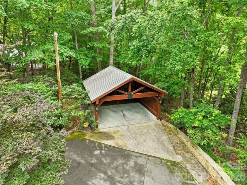30 Kalmia Cove, Burnsville, NC 28714.  MLS# CAR4405534, YatesRealty ID 43568. 