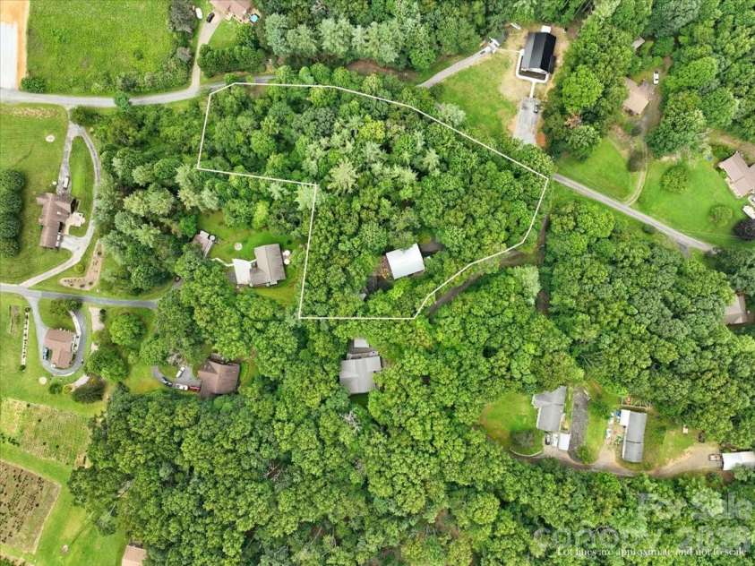30 Kalmia Cove, Burnsville, NC 28714.  MLS# CAR4405534, YatesRealty ID 43568. 