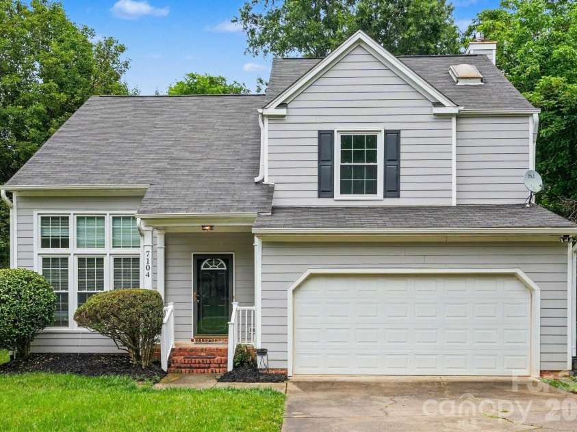 7104 Kinsmore Lane, Charlotte, NC 28269.  MLS# CAR4389282, YatesRealty ID 43573. 