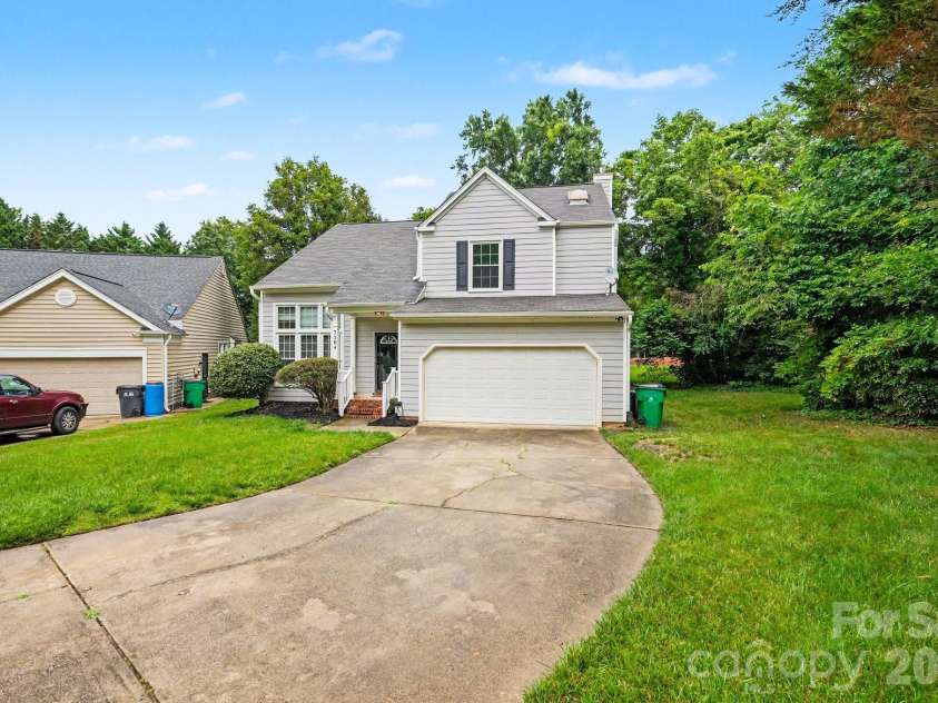 7104 Kinsmore Lane, Charlotte, NC 28269.  MLS# CAR4389282, YatesRealty ID 43573. 