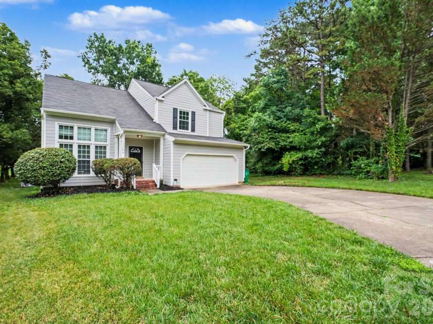 7104 Kinsmore Lane, Charlotte, NC 28269.  MLS# CAR4389282, YatesRealty ID 43573. 