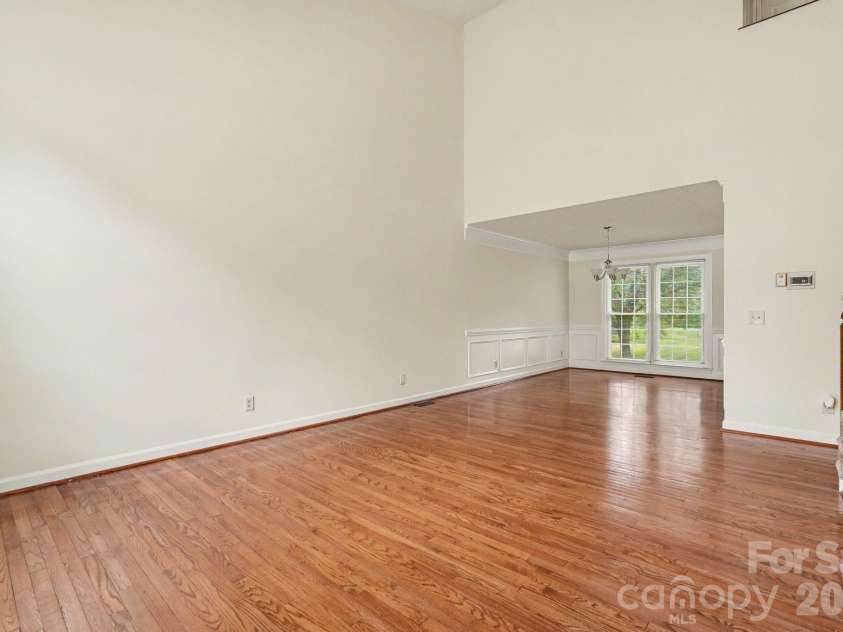 7104 Kinsmore Lane, Charlotte, NC 28269.  MLS# CAR4389282, YatesRealty ID 43573. 