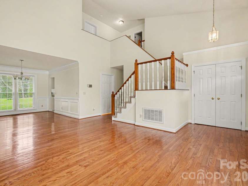 7104 Kinsmore Lane, Charlotte, NC 28269.  MLS# CAR4389282, YatesRealty ID 43573. 