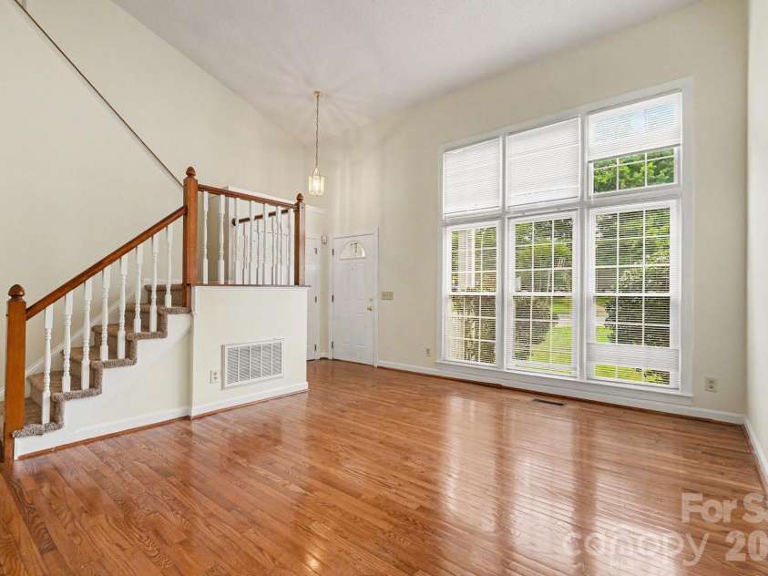 7104 Kinsmore Lane, Charlotte, NC 28269.  MLS# CAR4389282, YatesRealty ID 43573. 