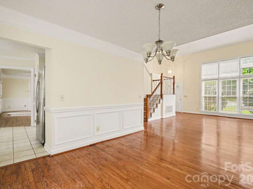 7104 Kinsmore Lane, Charlotte, NC 28269.  MLS# CAR4389282, YatesRealty ID 43573. 