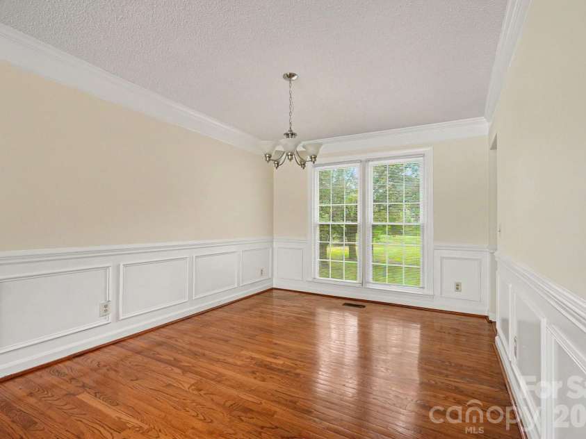 7104 Kinsmore Lane, Charlotte, NC 28269.  MLS# CAR4389282, YatesRealty ID 43573. 