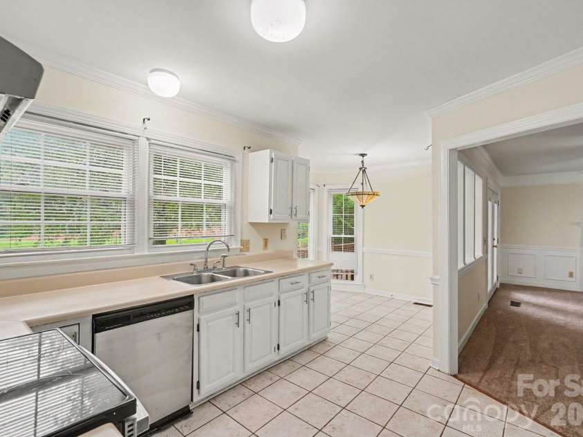 7104 Kinsmore Lane, Charlotte, NC 28269.  MLS# CAR4389282, YatesRealty ID 43573. 
