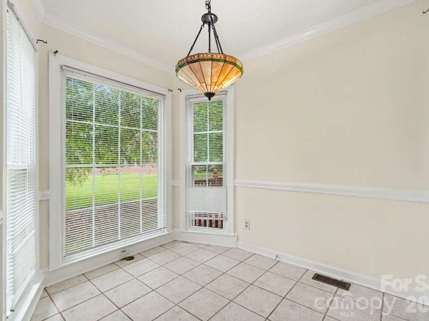7104 Kinsmore Lane, Charlotte, NC 28269.  MLS# CAR4389282, YatesRealty ID 43573. 