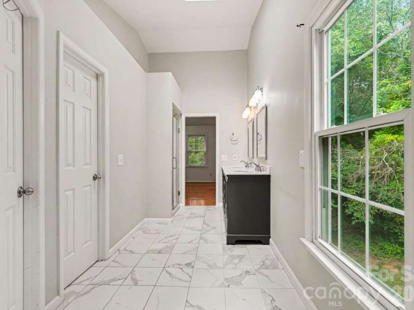 7104 Kinsmore Lane, Charlotte, NC 28269.  MLS# CAR4389282, YatesRealty ID 43573. 