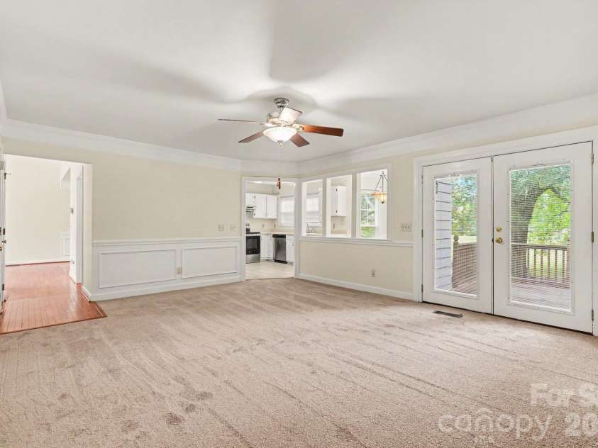 7104 Kinsmore Lane, Charlotte, NC 28269.  MLS# CAR4389282, YatesRealty ID 43573. 