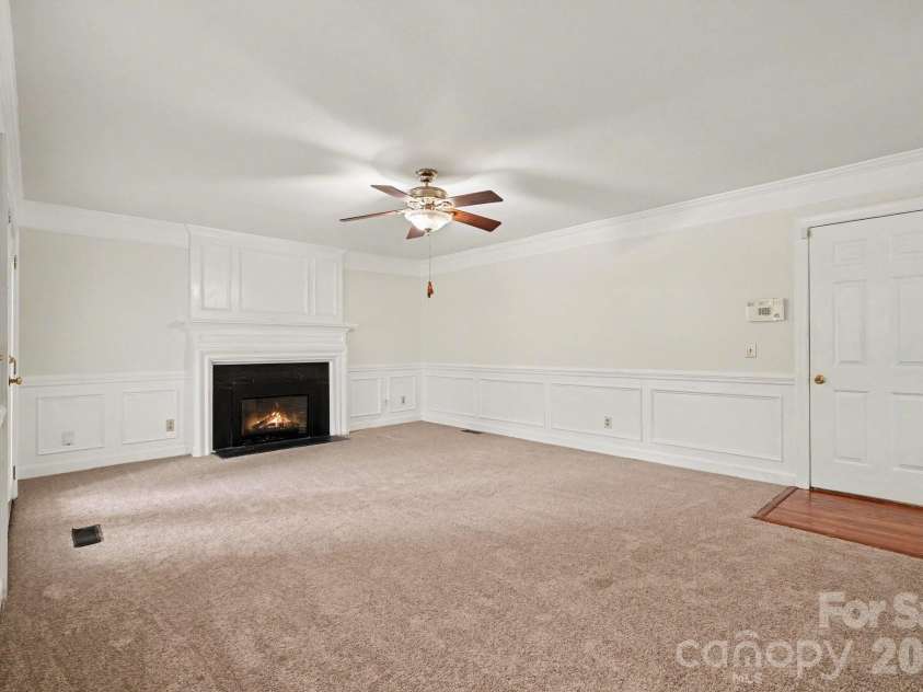 7104 Kinsmore Lane, Charlotte, NC 28269.  MLS# CAR4389282, YatesRealty ID 43573. 