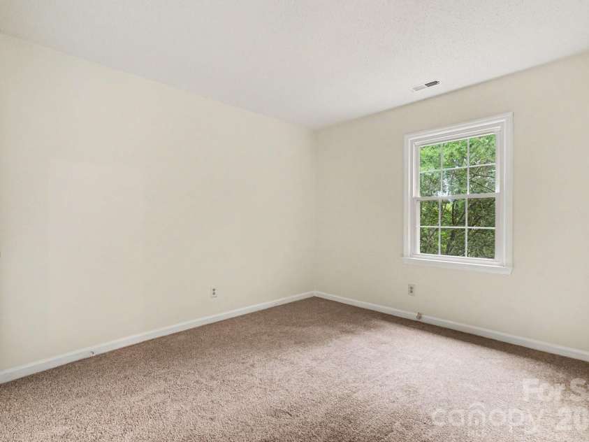 7104 Kinsmore Lane, Charlotte, NC 28269.  MLS# CAR4389282, YatesRealty ID 43573. 