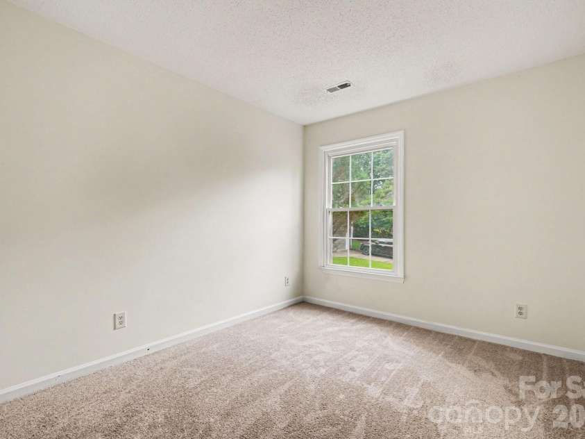 7104 Kinsmore Lane, Charlotte, NC 28269.  MLS# CAR4389282, YatesRealty ID 43573. 