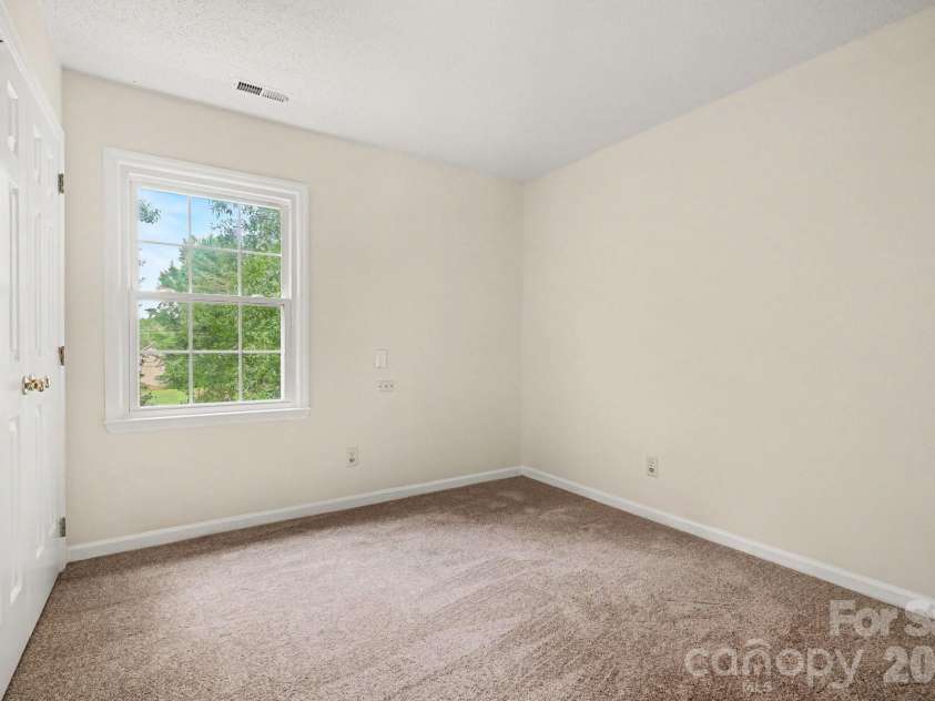 7104 Kinsmore Lane, Charlotte, NC 28269.  MLS# CAR4389282, YatesRealty ID 43573. 
