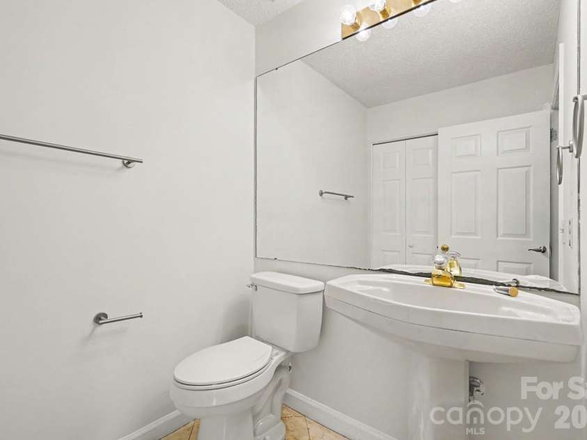 7104 Kinsmore Lane, Charlotte, NC 28269.  MLS# CAR4389282, YatesRealty ID 43573. 