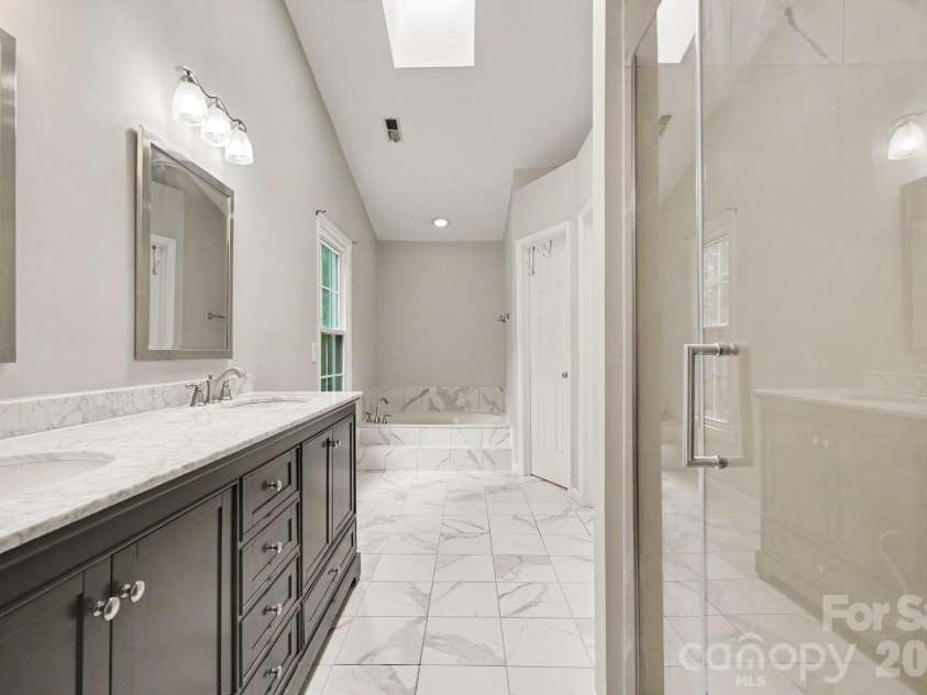 7104 Kinsmore Lane, Charlotte, NC 28269.  MLS# CAR4389282, YatesRealty ID 43573. 