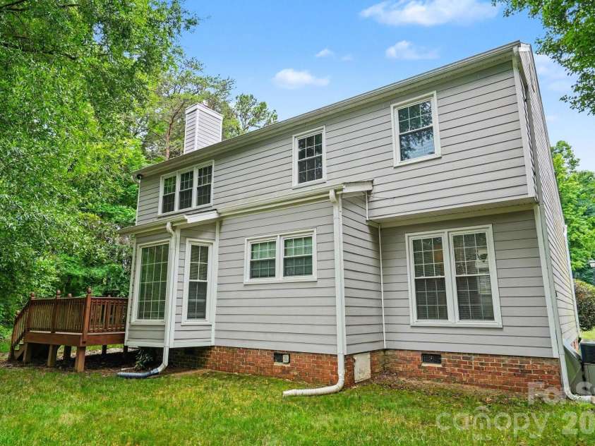 7104 Kinsmore Lane, Charlotte, NC 28269.  MLS# CAR4389282, YatesRealty ID 43573. 