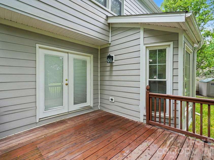 7104 Kinsmore Lane, Charlotte, NC 28269.  MLS# CAR4389282, YatesRealty ID 43573. 