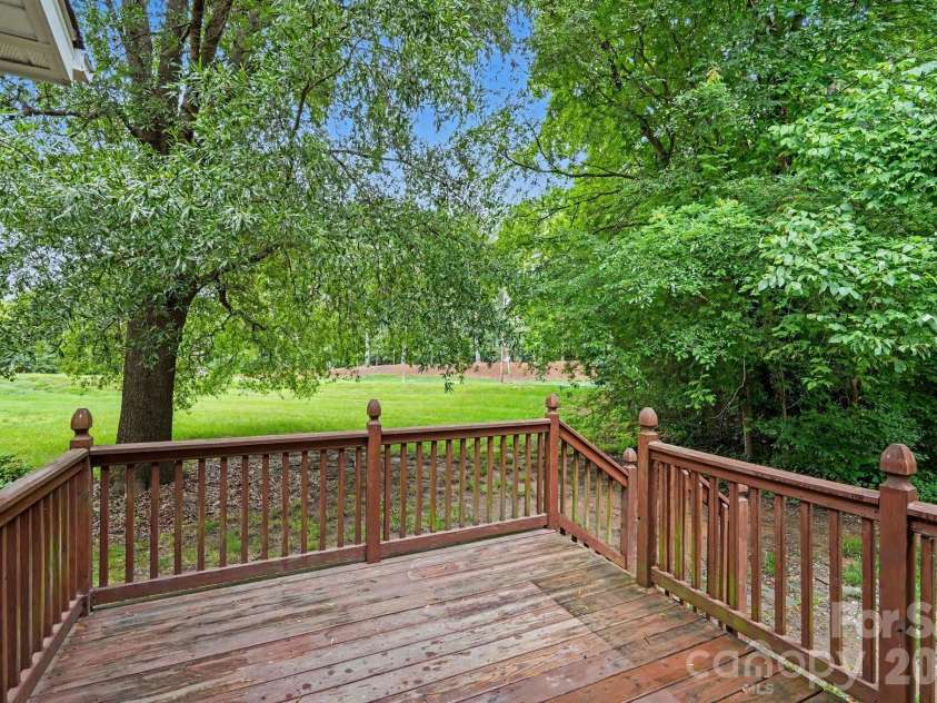 7104 Kinsmore Lane, Charlotte, NC 28269.  MLS# CAR4389282, YatesRealty ID 43573. 