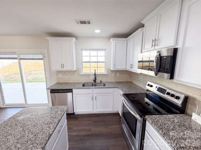 9833 Wardley Drive, Charlotte, NC 28215.  MLS# CAR4409714, YatesRealty ID 43575. 
