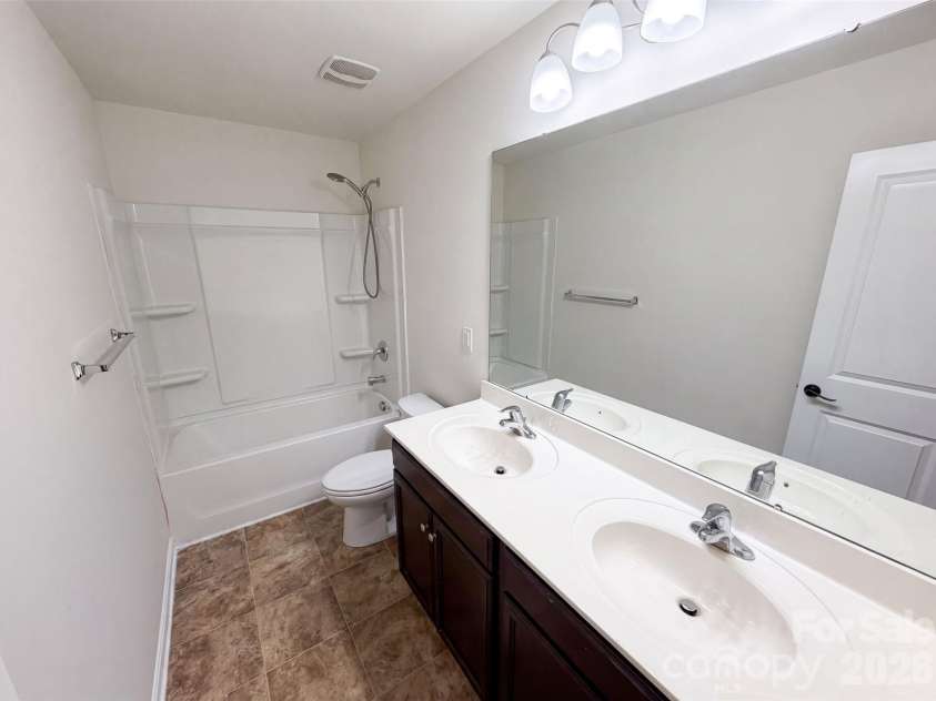 9833 Wardley Drive, Charlotte, NC 28215.  MLS# CAR4409714, YatesRealty ID 43575. 