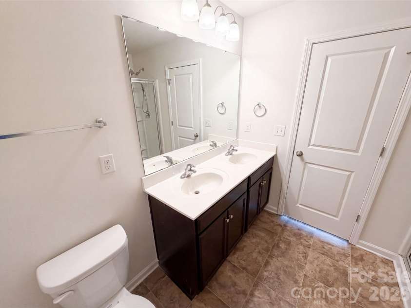 9833 Wardley Drive, Charlotte, NC 28215.  MLS# CAR4409714, YatesRealty ID 43575. 