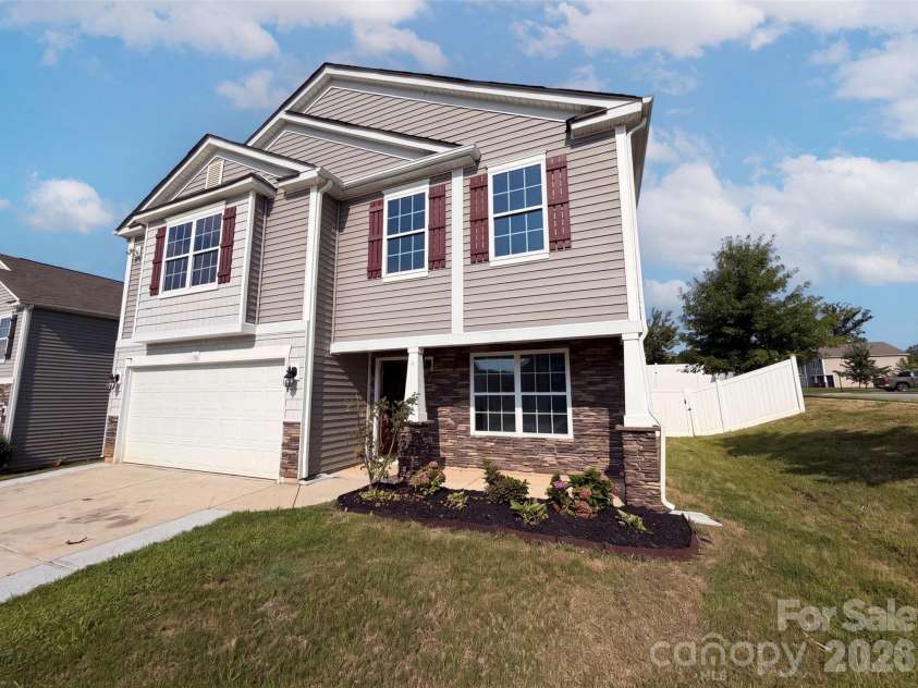 9833 Wardley Drive, Charlotte, NC 28215.  MLS# CAR4409714, YatesRealty ID 43575. 