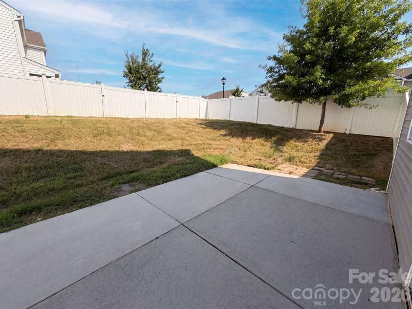 9833 Wardley Drive, Charlotte, NC 28215.  MLS# CAR4409714, YatesRealty ID 43575. 