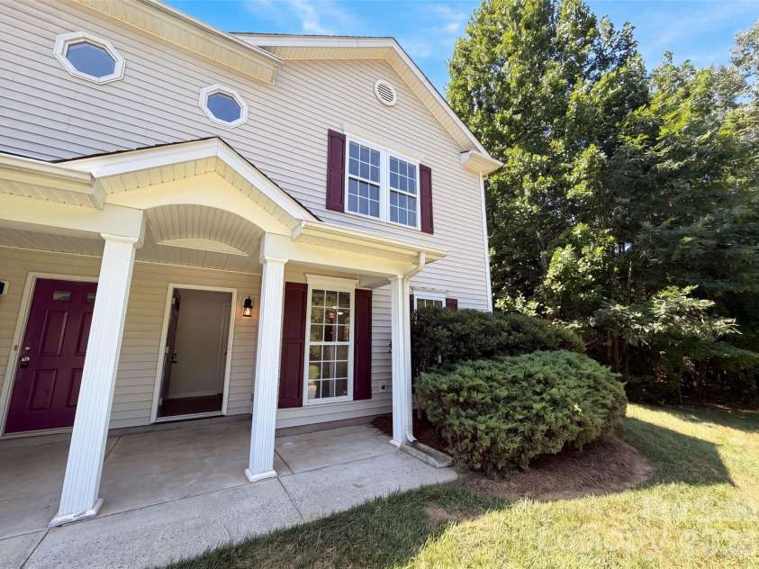 9514 Littleleaf Drive, Charlotte, NC 28215.  MLS# CAR4411098, YatesRealty ID 43577. 