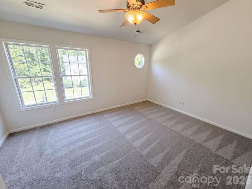9514 Littleleaf Drive, Charlotte, NC 28215.  MLS# CAR4411098, YatesRealty ID 43577. 