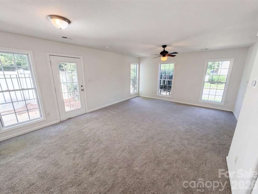 9514 Littleleaf Drive, Charlotte, NC 28215.  MLS# CAR4411098, YatesRealty ID 43577. 