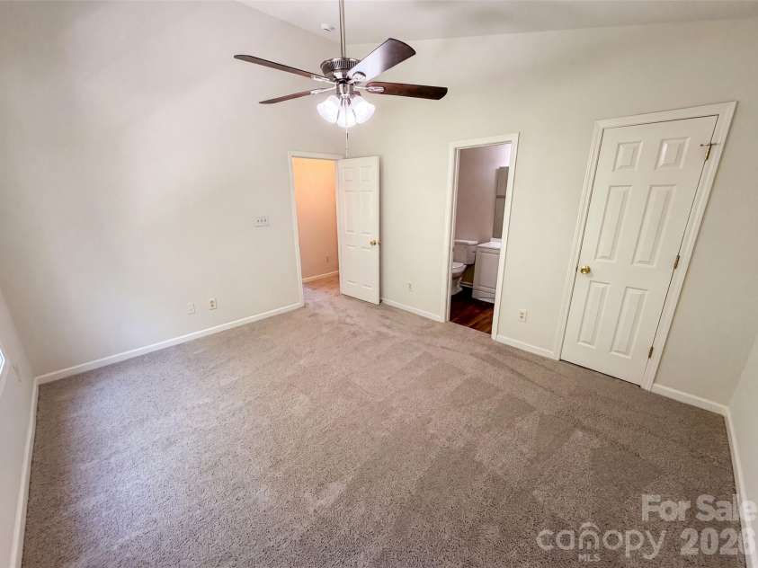 9514 Littleleaf Drive, Charlotte, NC 28215.  MLS# CAR4411098, YatesRealty ID 43577. 