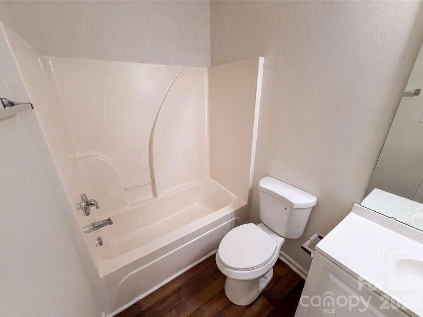 9514 Littleleaf Drive, Charlotte, NC 28215.  MLS# CAR4411098, YatesRealty ID 43577. 