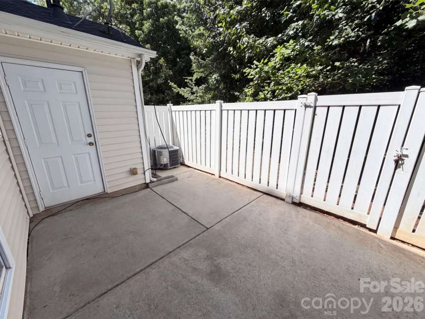 9514 Littleleaf Drive, Charlotte, NC 28215.  MLS# CAR4411098, YatesRealty ID 43577. 