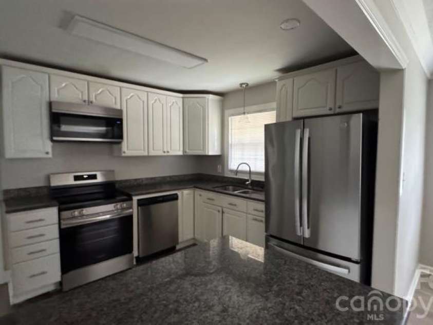 7511 Monroe Road, Charlotte, NC 28212.  MLS# CAR4407838, YatesRealty ID 43579. Kitchen