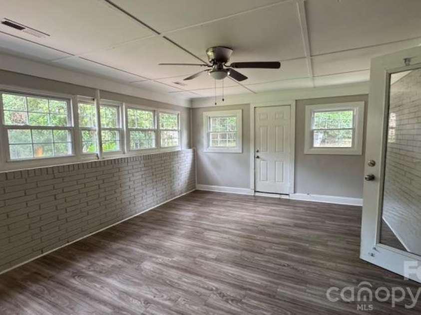 7511 Monroe Road, Charlotte, NC 28212.  MLS# CAR4407838, YatesRealty ID 43579. Sun Room