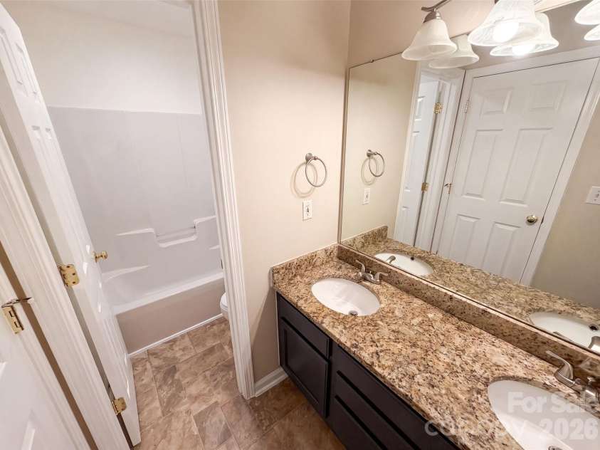 2318 Phlox Court, Charlotte, NC 28213.  MLS# CAR4410087, YatesRealty ID 43580. 