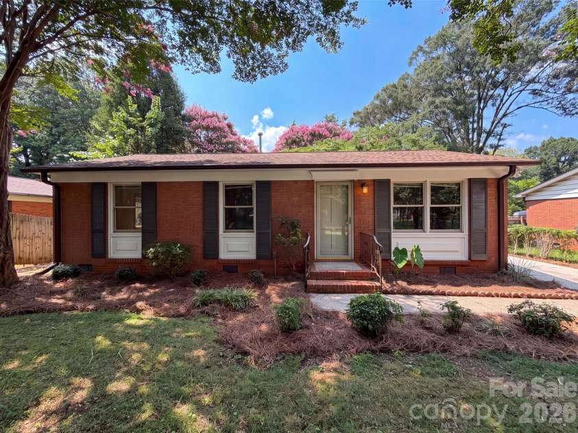 713 Ridgedale Court, Charlotte, NC 28206.  MLS# CAR4410077, YatesRealty ID 43581. 