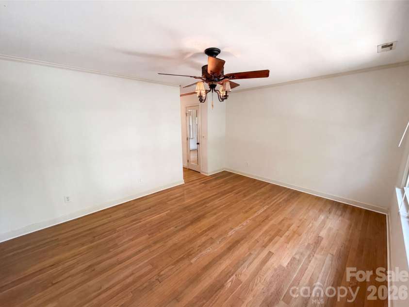 713 Ridgedale Court, Charlotte, NC 28206.  MLS# CAR4410077, YatesRealty ID 43581. 