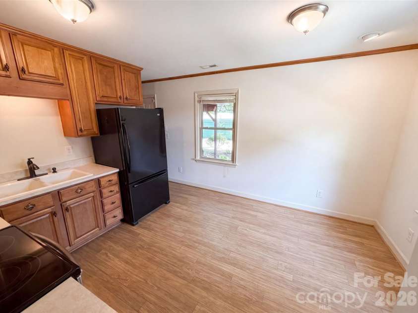 713 Ridgedale Court, Charlotte, NC 28206.  MLS# CAR4410077, YatesRealty ID 43581. 