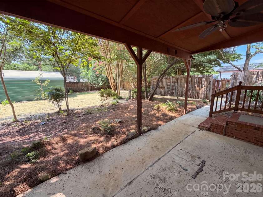 713 Ridgedale Court, Charlotte, NC 28206.  MLS# CAR4410077, YatesRealty ID 43581. 